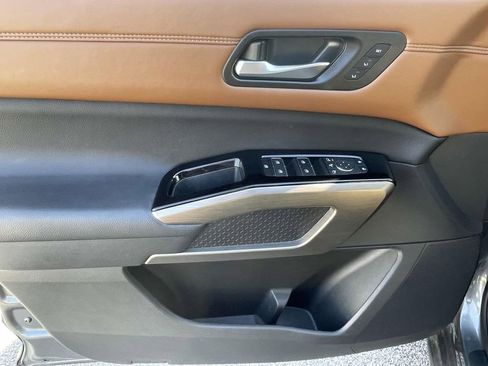 Used 2024 Nissan Pathfinder Platinum image 17