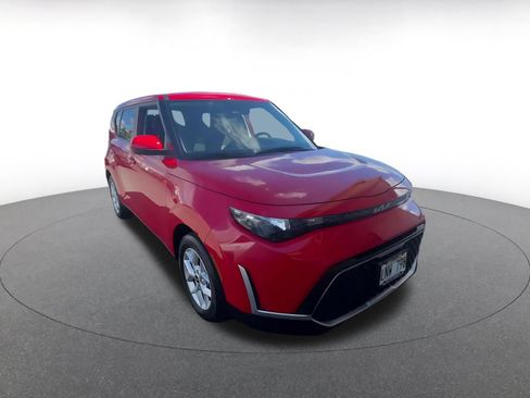 Used 2025 Kia Soul LX w/ LX Technology Package FWD image 3