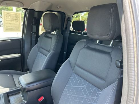 Certified 2025 Nissan Frontier SV RWD image 23