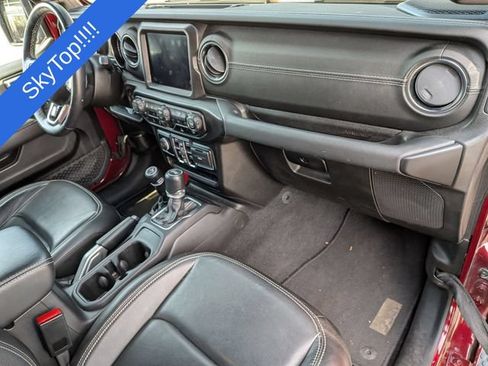 Used 2022 Jeep Wrangler Unlimited Sahara w/ LED Lighting Group AWD/4WD image 31