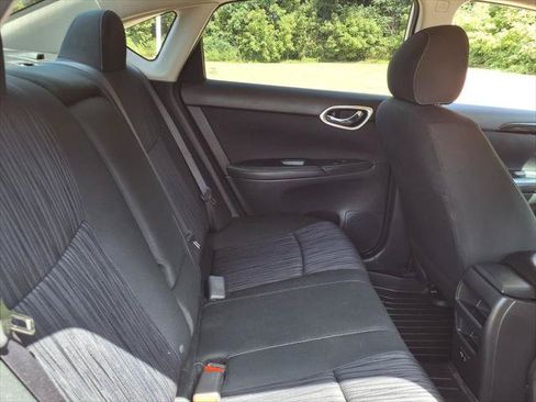 Used 2019 Nissan Sentra SV FWD image 8