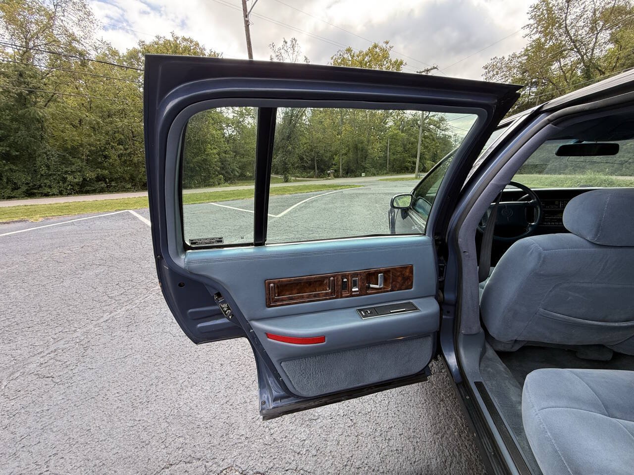 Used 1994 Cadillac Fleetwood Brougham RWD image 12