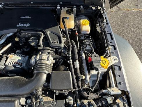 Used 2018 Jeep Wrangler Unlimited Sport S image 33