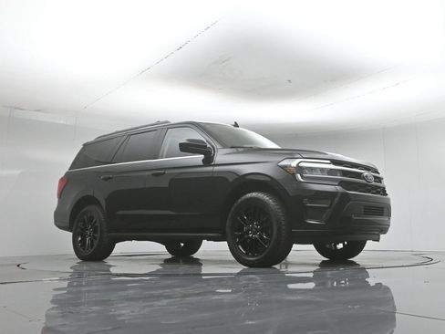 Certified 2024 Ford Expedition XLT AWD/4WD image 3