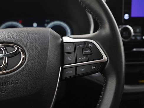 Used 2025 Toyota Highlander XSE AWD/4WD image 26