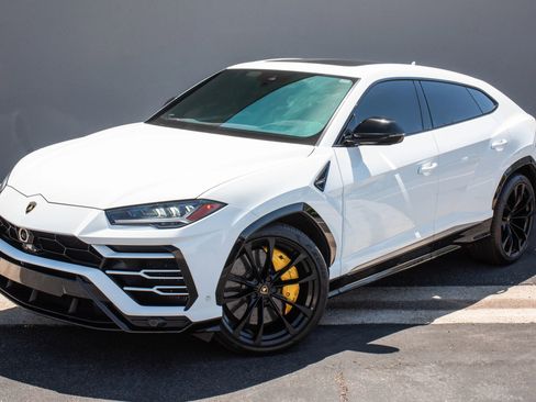 Used 2020 Lamborghini Urus image 2
