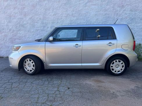 Used 2009 Scion xB FWD image 3