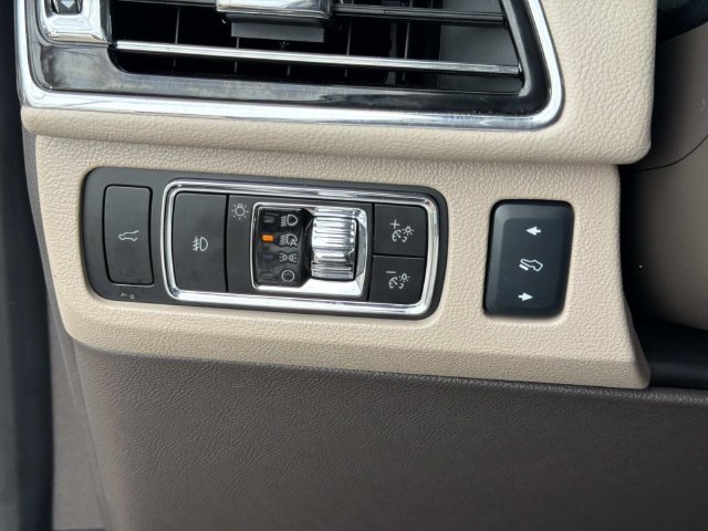 Used 2024 Lincoln Navigator Reserve AWD/4WD image 27