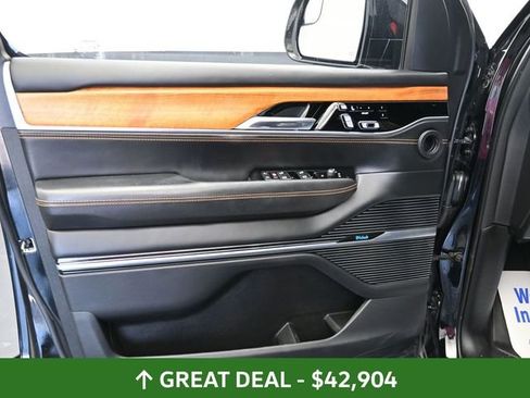 Used 2022 Jeep Grand Wagoneer Series III AWD/4WD image 23