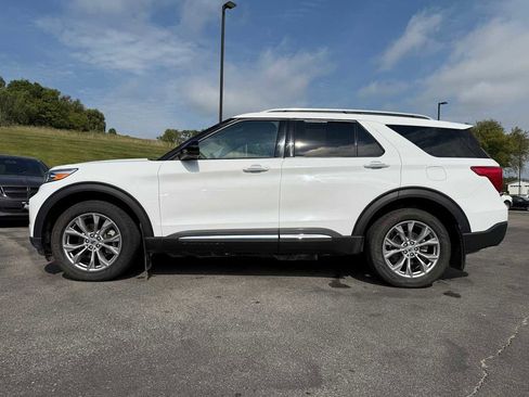Used 2023 Ford Explorer Limited image 2
