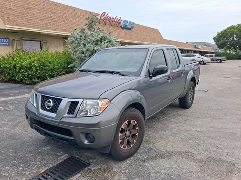 Used 2018 Nissan Frontier SV RWD image 2