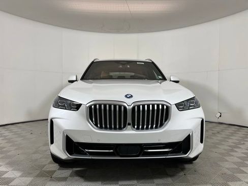 Used 2026 BMW X5 xDrive50e w/ Premium Package AWD/4WD image 2