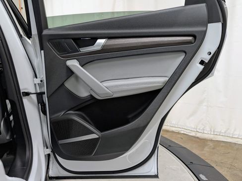 Used 2024 Audi Q5 e Premium Plus image 23