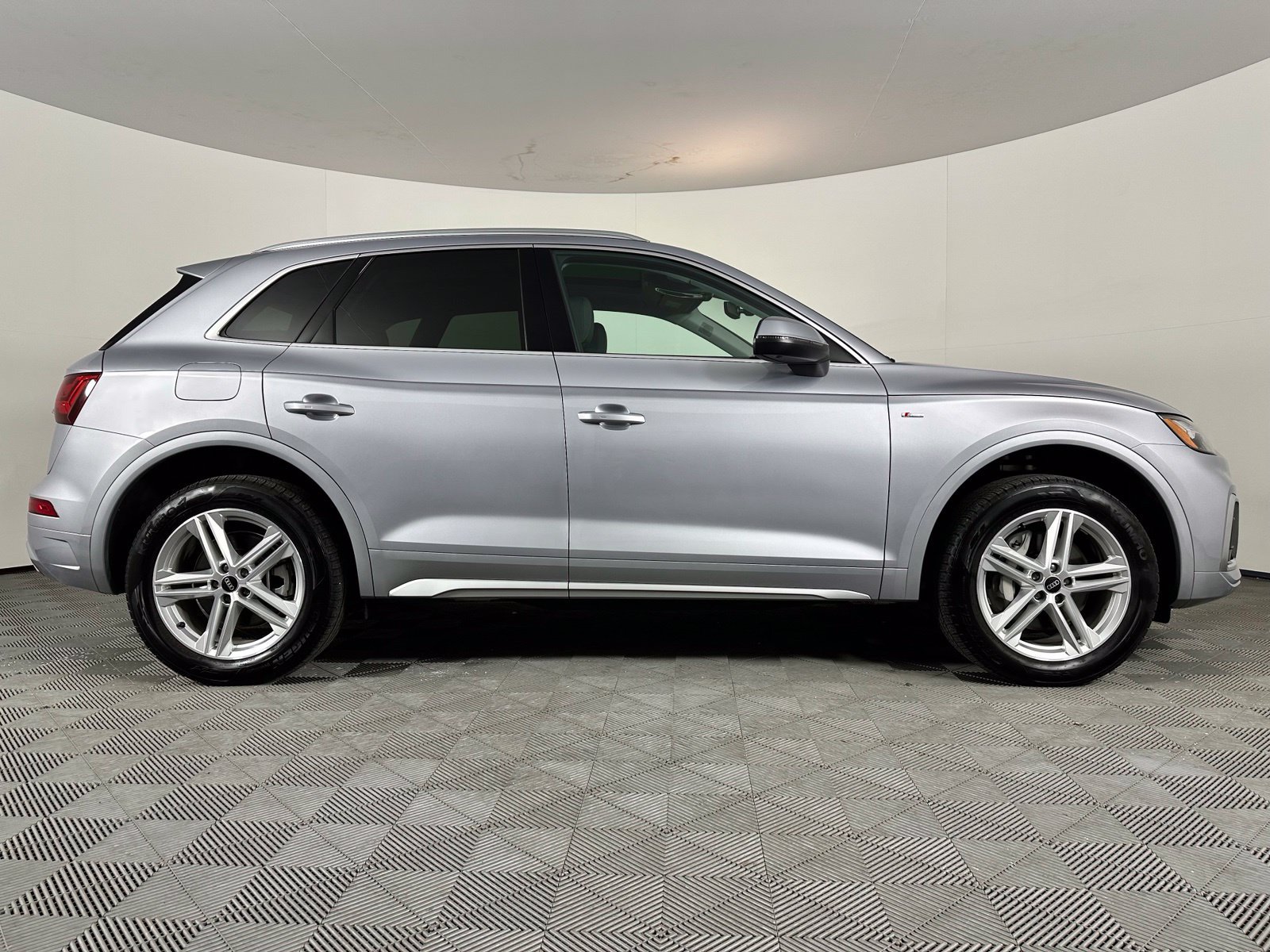 Used 2024 Audi Q5 e Premium Plus AWD/4WD image 23