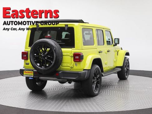 Used 2022 Jeep Wrangler Unlimited Sahara w/ Cold Weather Group AWD/4WD image 5