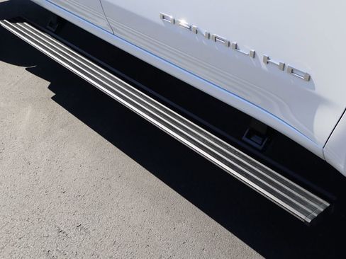 Used 2024 GMC Sierra 2500 Denali w/ Denali Reserve Package image 10