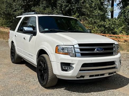 Used 2017 Ford Expedition Platinum AWD/4WD image 2