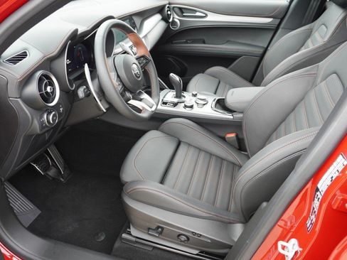 Used 2025 Alfa Romeo Stelvio Sprint AWD/4WD image 13