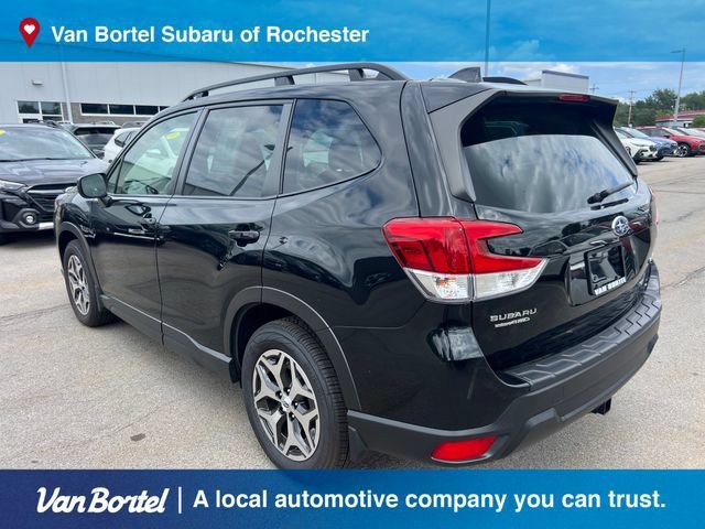 Used 2023 Subaru Forester Premium AWD/4WD image 4