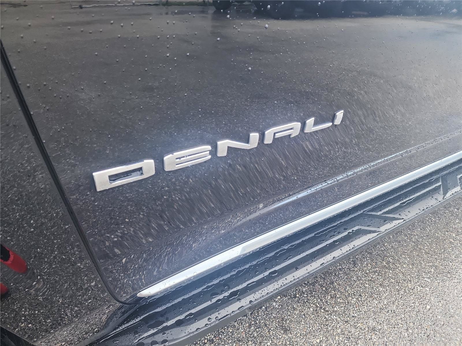 Used 2024 GMC Yukon XL Denali AWD/4WD image 10