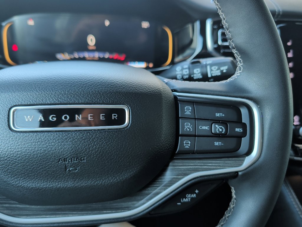 Used 2023 Jeep Wagoneer Series II AWD/4WD image 27
