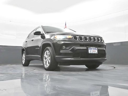 Used 2024 Jeep Compass Latitude AWD/4WD image 34
