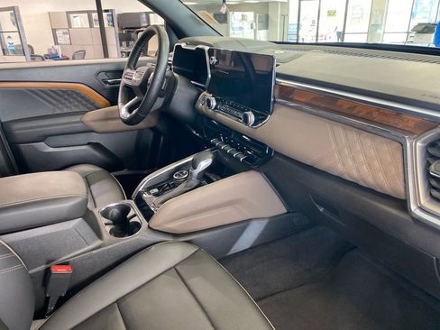 Used 2024 GMC Canyon Denali image 10