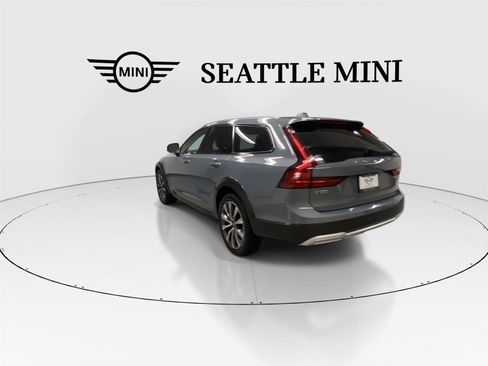 Used 2022 Volvo V90 B6 Cross Country w/ Advanced Package AWD/4WD image 9