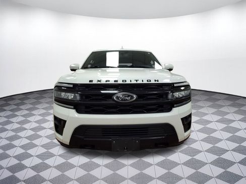 Used 2023 Ford Expedition Limited image 5