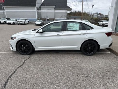 New 2026 Volkswagen Jetta SE image 4