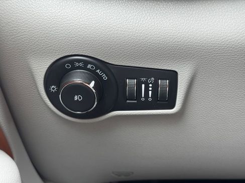 Certified 2022 Jeep Compass Limited w/ Sun and Sound Group image 24