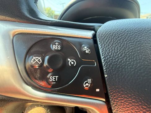 Used 2024 GMC Terrain SLT AWD/4WD image 34