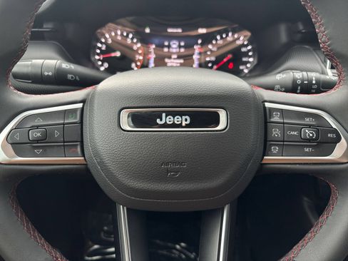Used 2025 Jeep Compass Trailhawk AWD/4WD image 23
