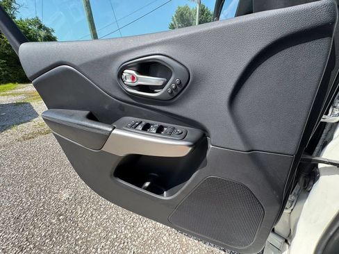 Used 2019 Jeep Cherokee High Altitude AWD/4WD image 26