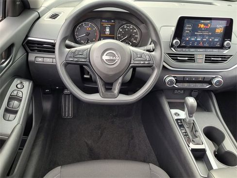 Certified 2025 Nissan Altima 2.5 S image 7