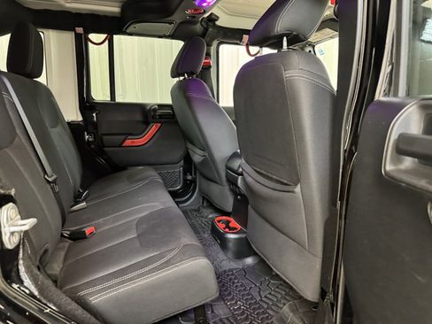 Used 2017 Jeep Wrangler Unlimited Sahara w/ Connectivity Group image 23