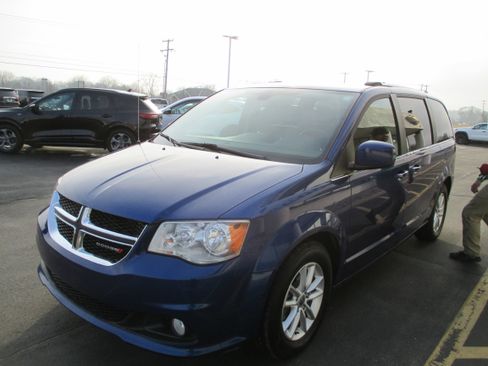 Used 2018 Dodge Grand Caravan SXT image 7