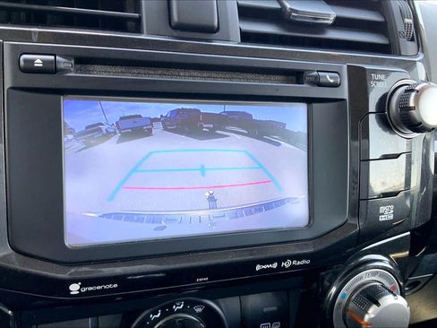 Used 2018 Toyota 4Runner TRD Off-Road Premium AWD/4WD image 27