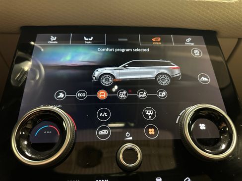 Used 2019 Land Rover Range Rover Velar R-Dynamic SE AWD/4WD image 30