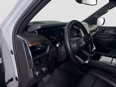 Used 2025 GMC Yukon Denali AWD/4WD image 23
