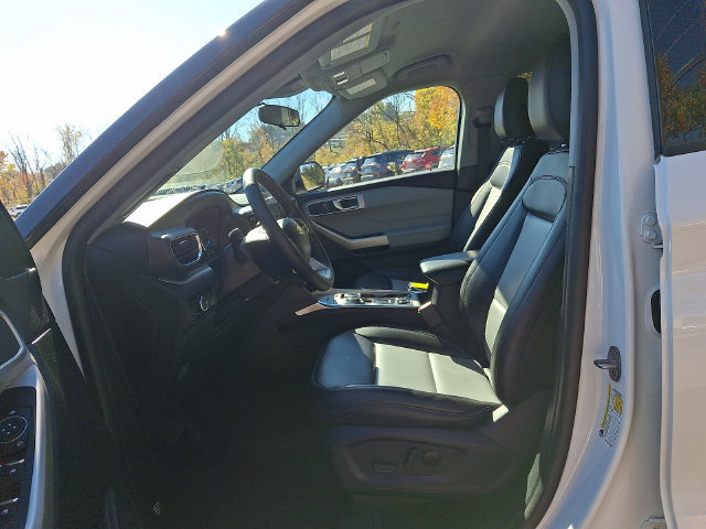Used 2023 Ford Explorer XLT w/ Equipment Group 202A AWD/4WD image 13
