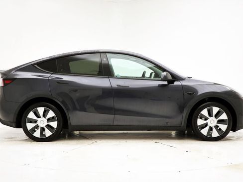 Used 2024 Tesla Model Y Long Range image 3