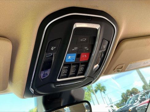 Used 2022 Jeep Grand Cherokee Limited AWD/4WD image 25