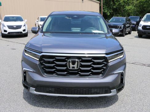 Used 2025 Honda Pilot EX-L image 11