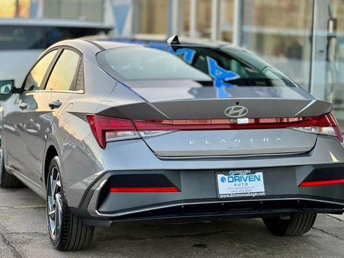 Used 2025 Hyundai Elantra SEL image 36