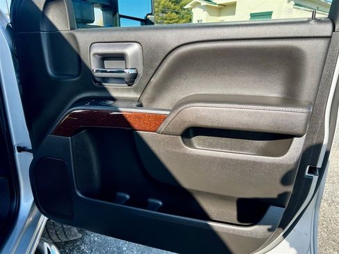 Used 2017 GMC Sierra 2500 SLE w/ SLE Preferred Package image 29