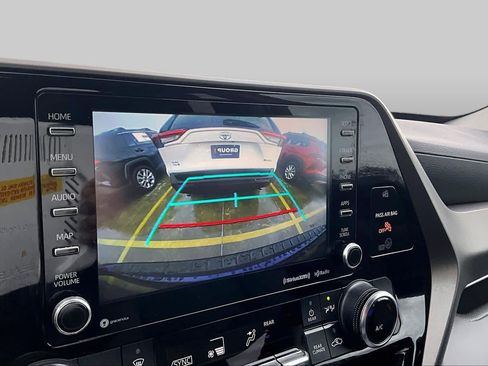 Used 2022 Toyota Highlander LE FWD image 26
