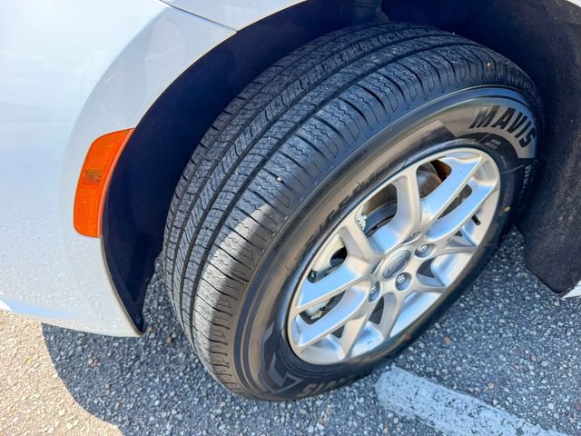 Used 2025 Chrysler Pacifica Select FWD image 9