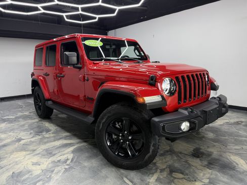 Used 2022 Jeep Wrangler Unlimited Sahara AWD/4WD image 4