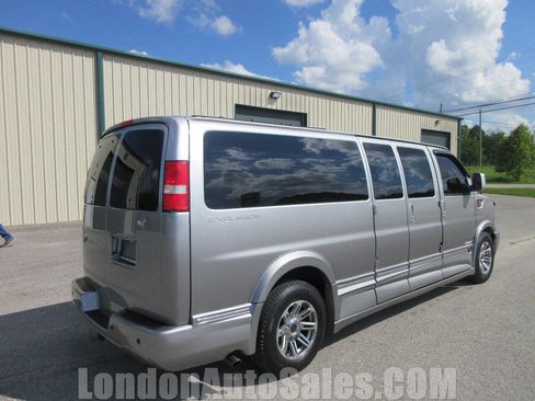 Used 2018 Chevrolet Express 2500 Extended w/ Enhanced Convenience Package image 6
